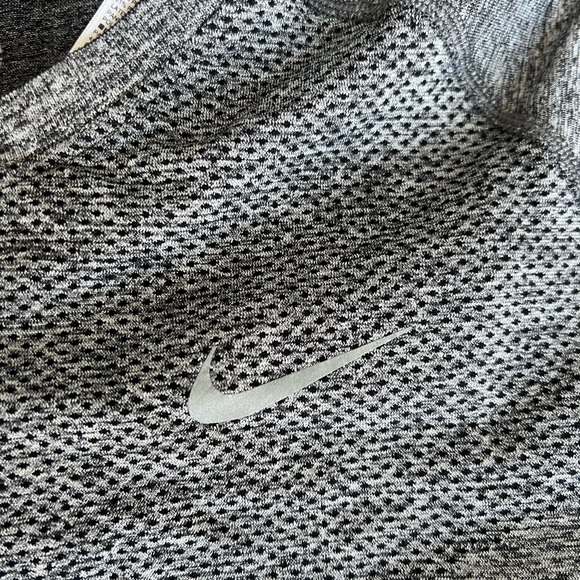 Nike Dri-Fit Heather Gray Athletic T-Shirt / Size S - Picture 2 of 3